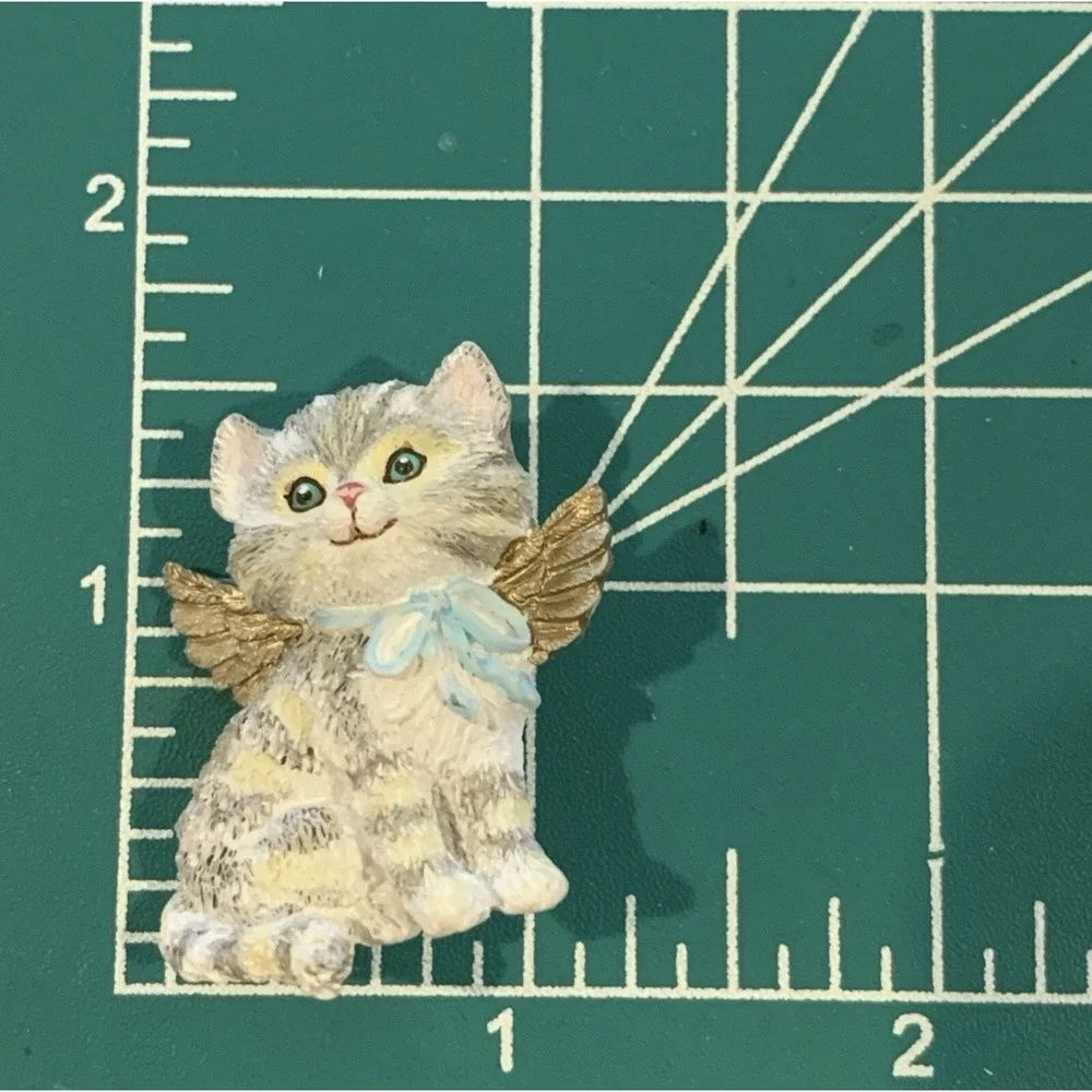 VTG Avon Angel Pet Kitty Cat Pin Resin 1 3/8